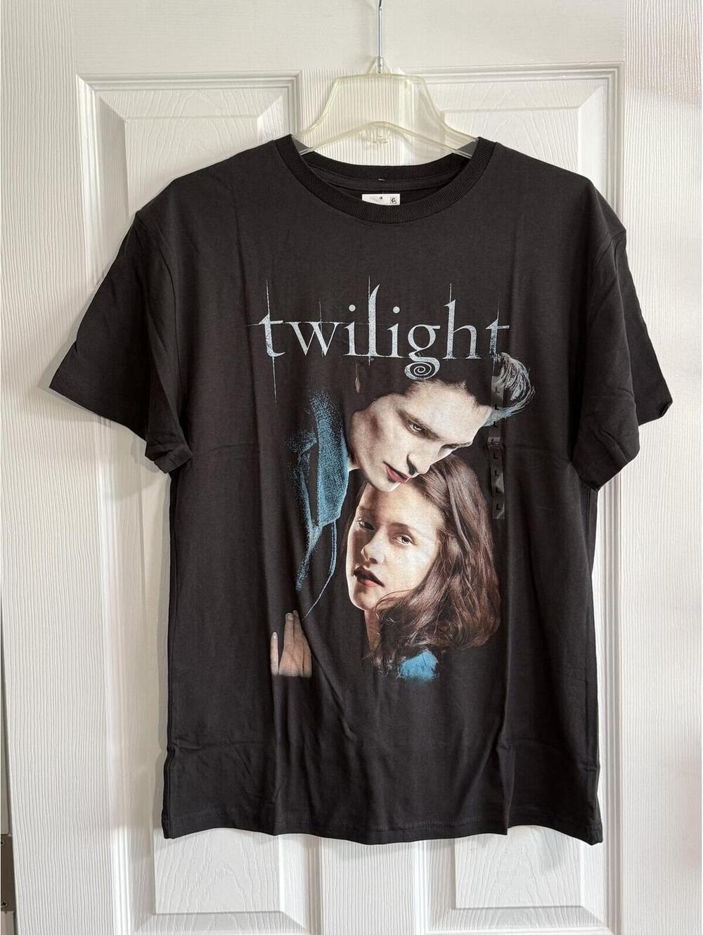 Twilight Graphic Tee – Edward & Bella Portrait, Black Size L, NWT